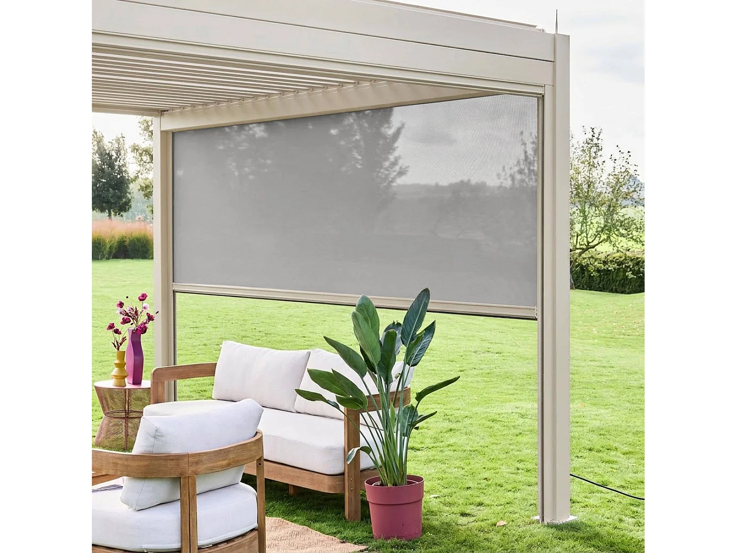 Pergola Bioclimatique beige – Triomphe – 4x3m. aluminium. à lames orientables + store 4m