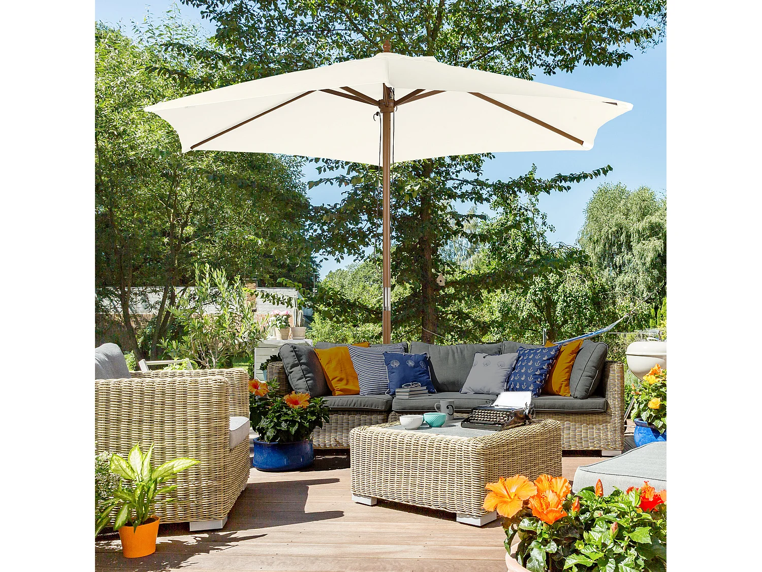 Ombrellone da giardino a 6 stecche 2.5x2.3m bianco crema