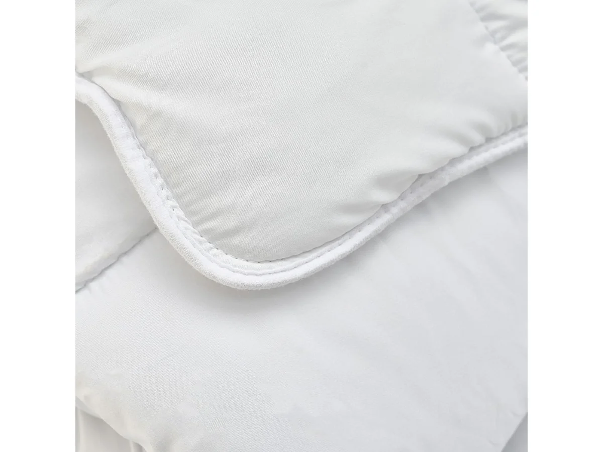 Pack Anti-acariens Couette chaude 240x260cm + 2 Oreillers moelleux 60x60cm