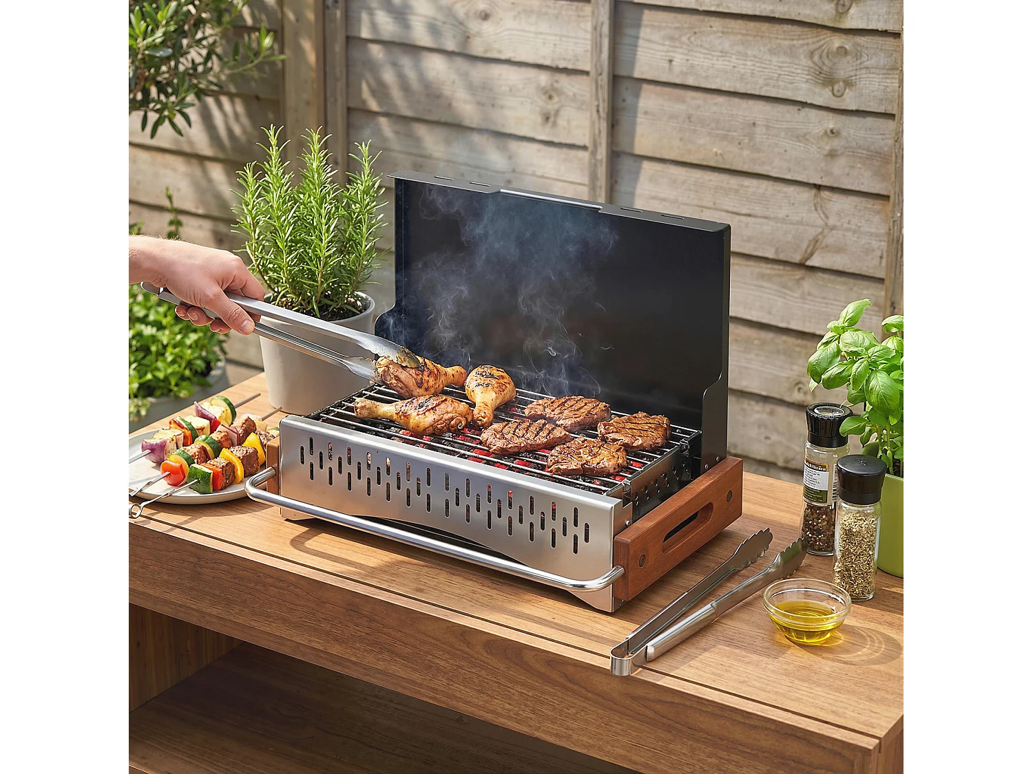 Barbecue portatile a carbone con vassoio rimovibile nero