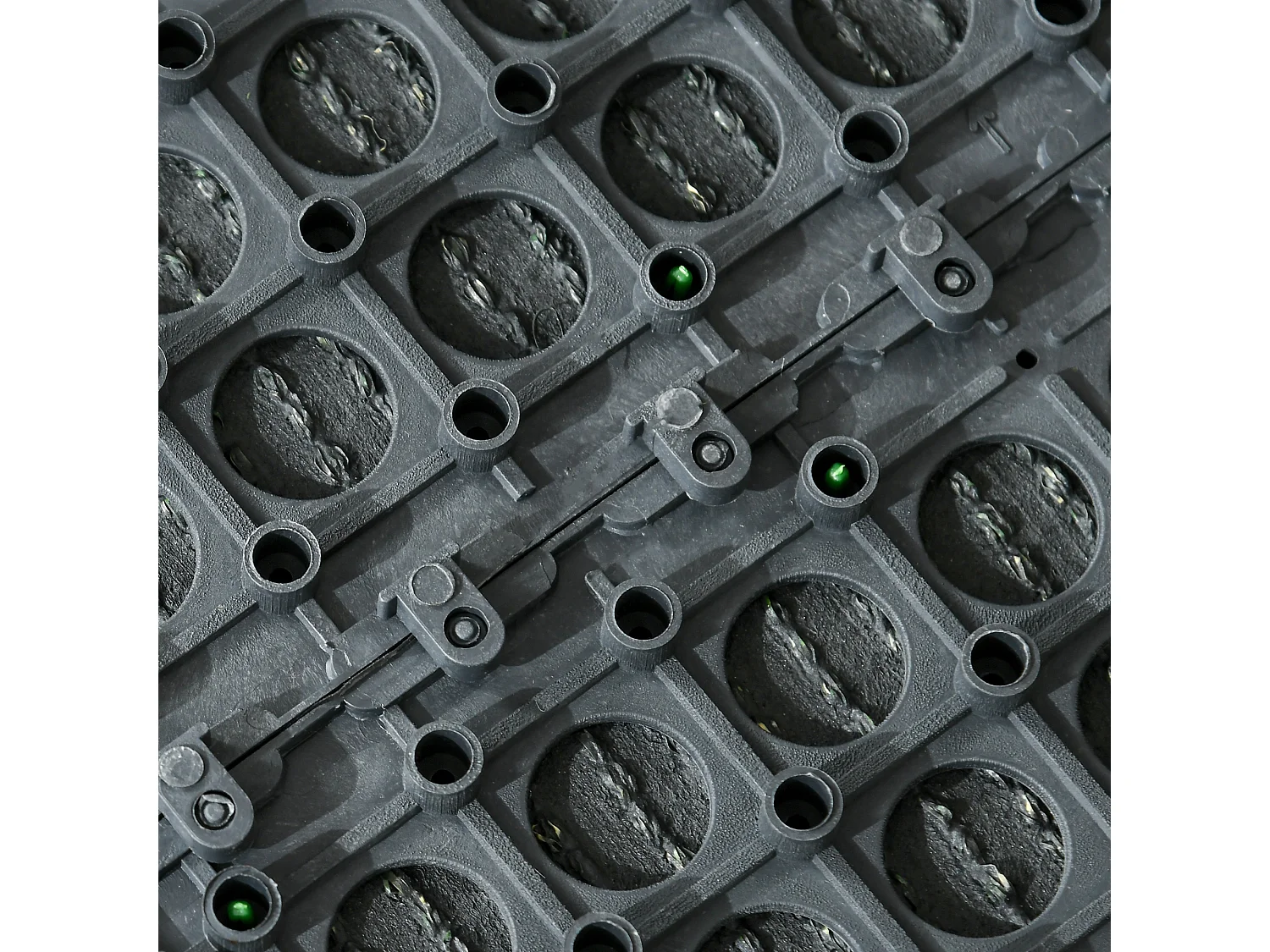 Erba finta sintetica realistica drenante verde scuro