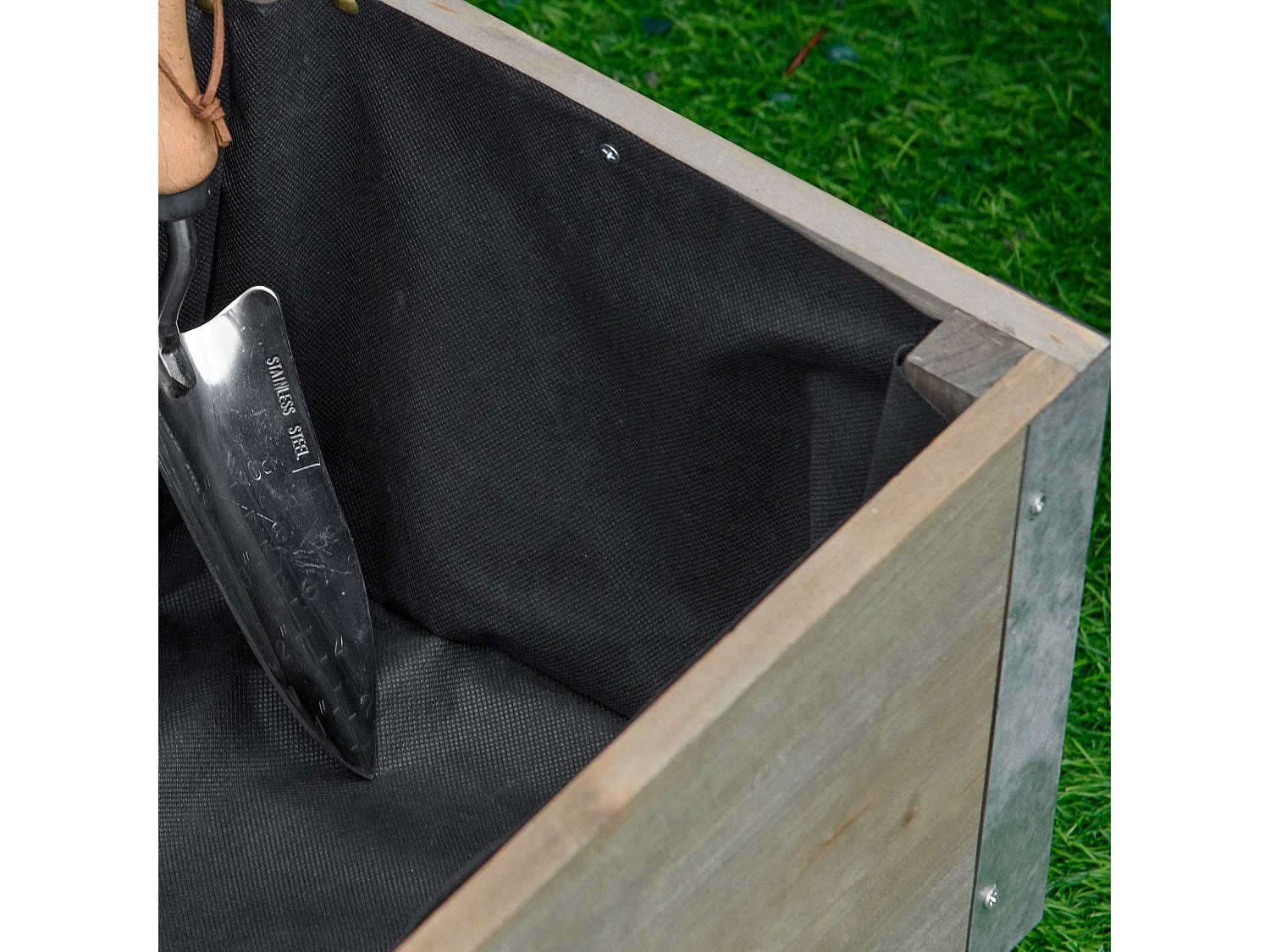 Fioriera rettangolare con ruote e freno 96x30.6x30 cm in legno grigio