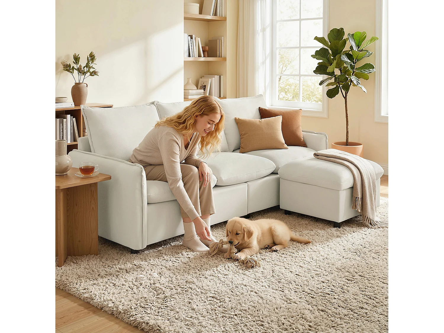 Divano angolare 3 posti con pouf in tessuto effetto pelle bianco crema