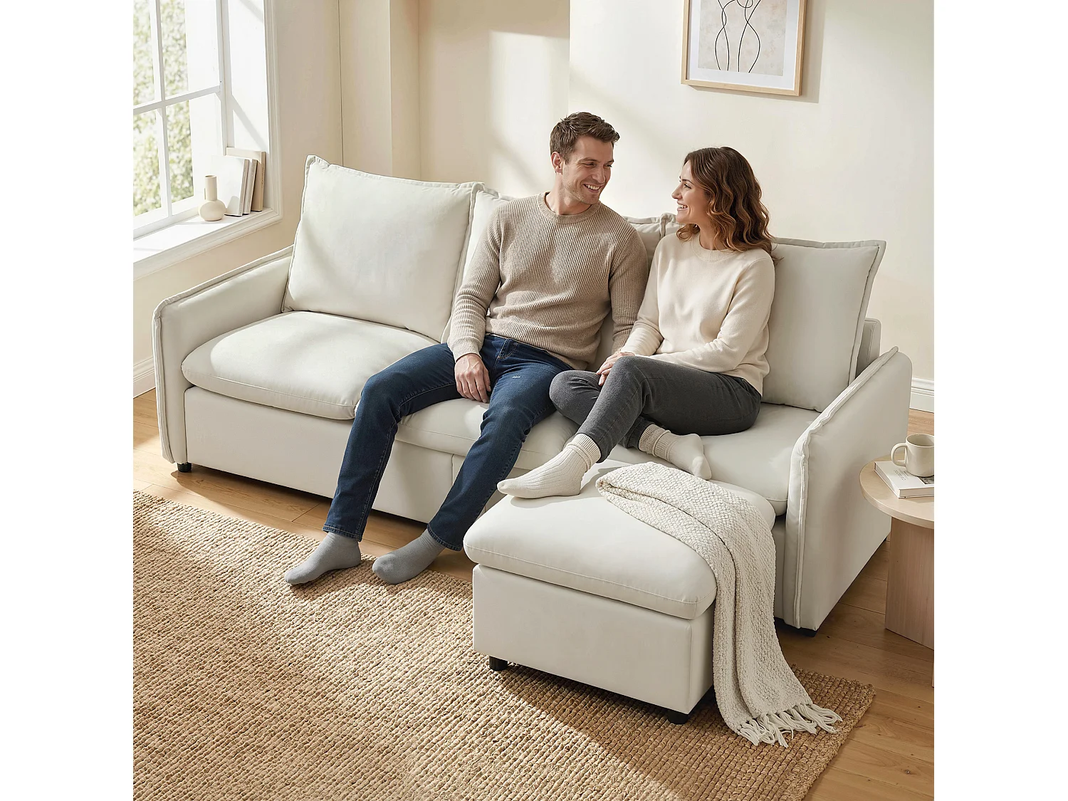 Divano angolare 3 posti con pouf in tessuto effetto pelle bianco crema