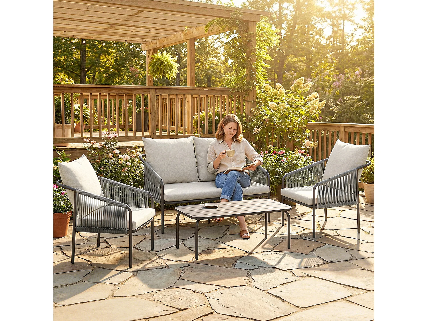 Set da giardino 4 pezzi con cuscini in rattan khaki