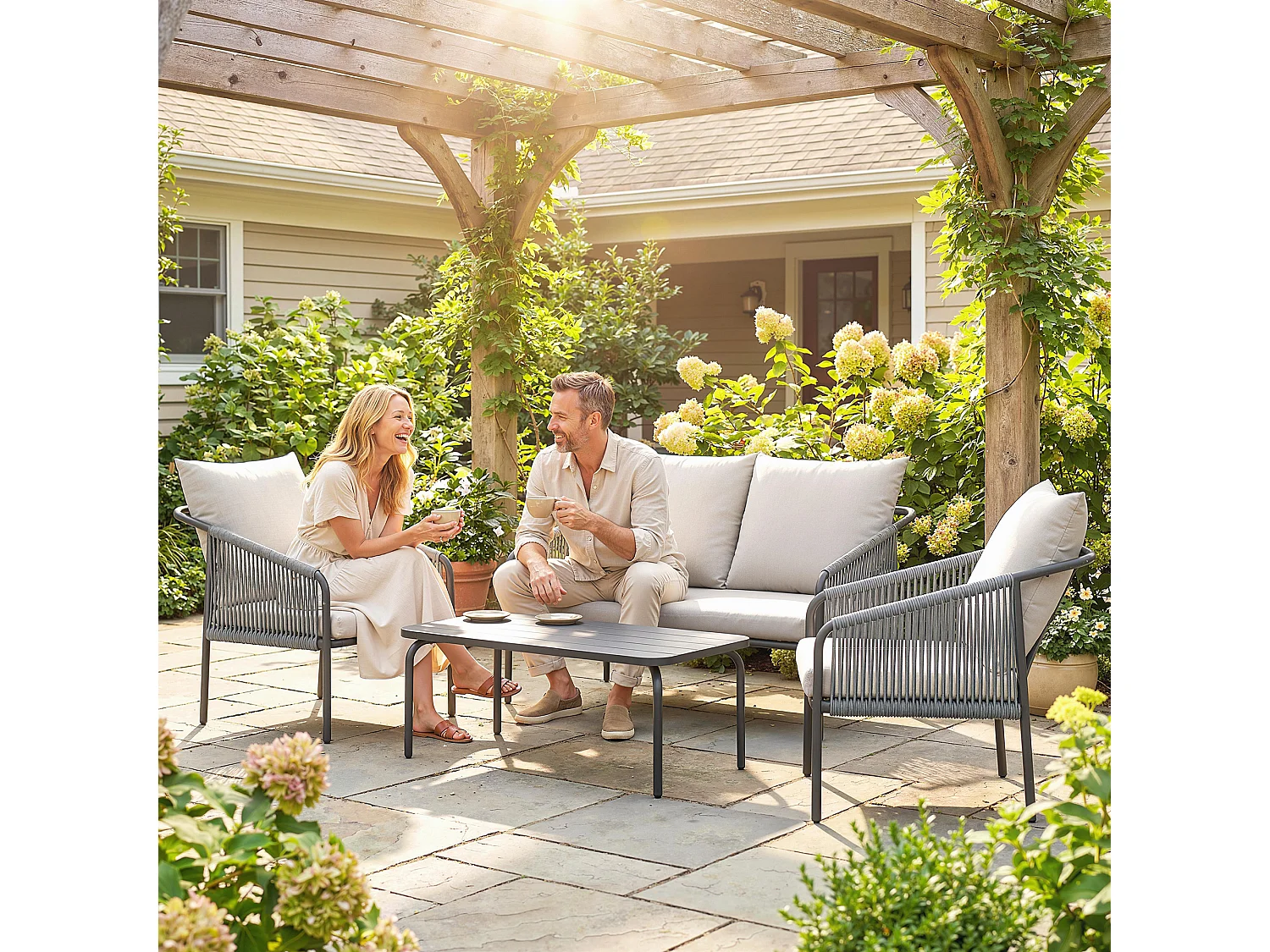 Set da giardino 4 pezzi con cuscini in rattan khaki