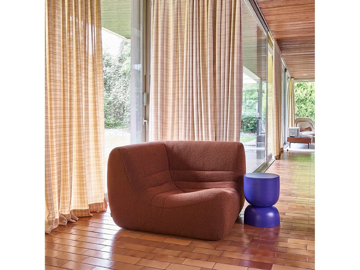 Sillón esquinero de borreguito texturizado terracota
