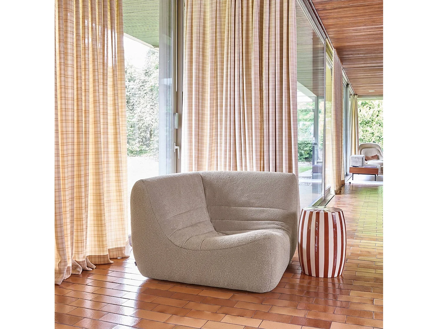 Sillón esquinero de borreguito texturizado beige