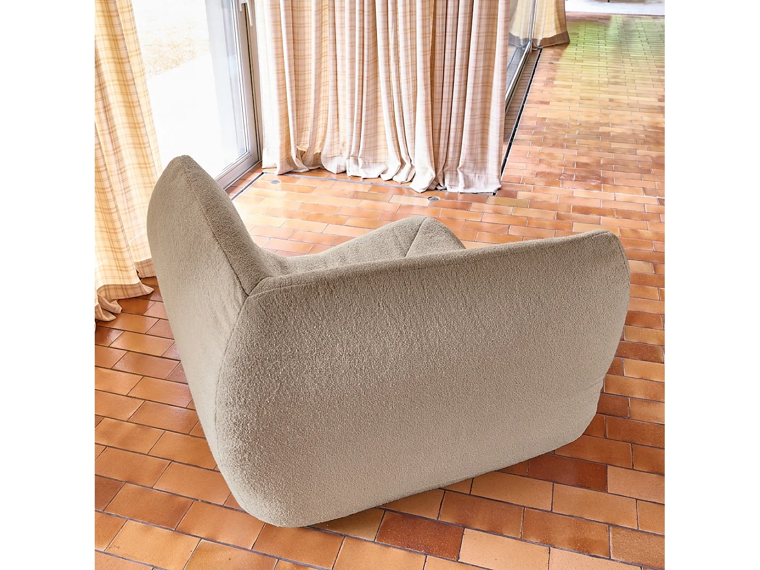 Sillón esquinero de borreguito texturizado beige