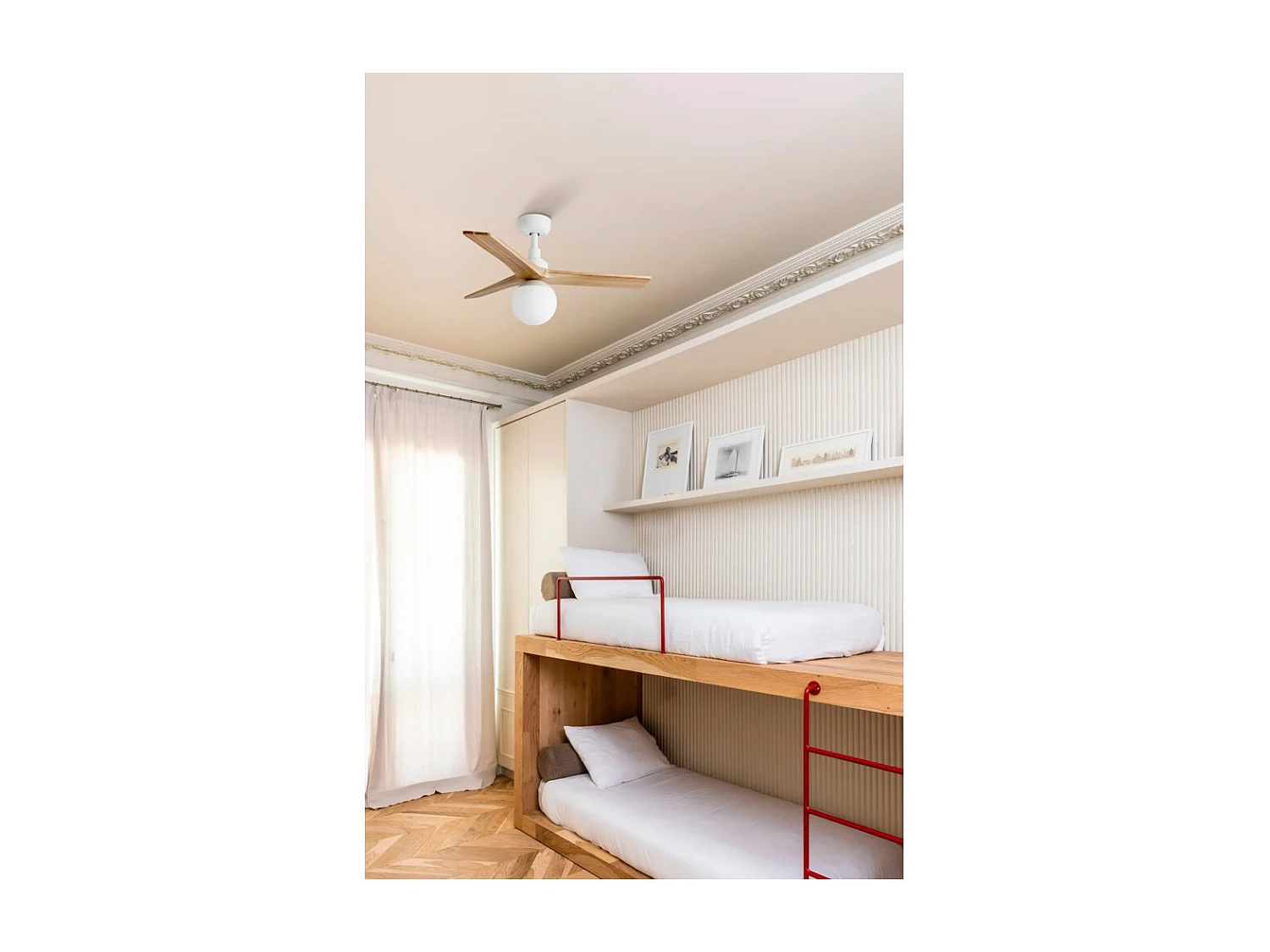 KLIM S Ventilateur avec éclairage, corps blanc, pales en chêne clair, Faro Barcelona