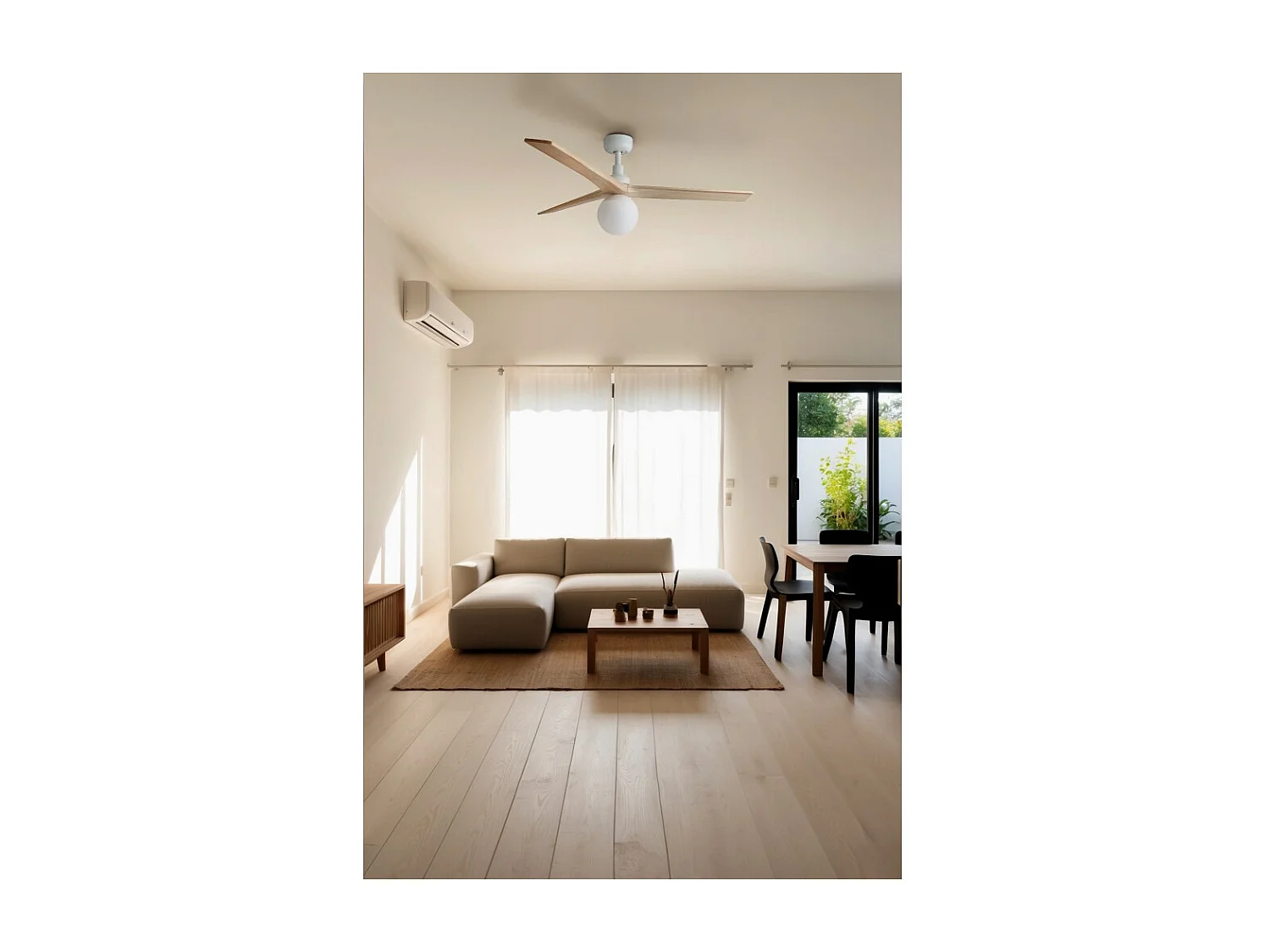 KLIM M Ventilateur avec éclairage, corps blanc, pales en chêne clair, Faro Barcelona