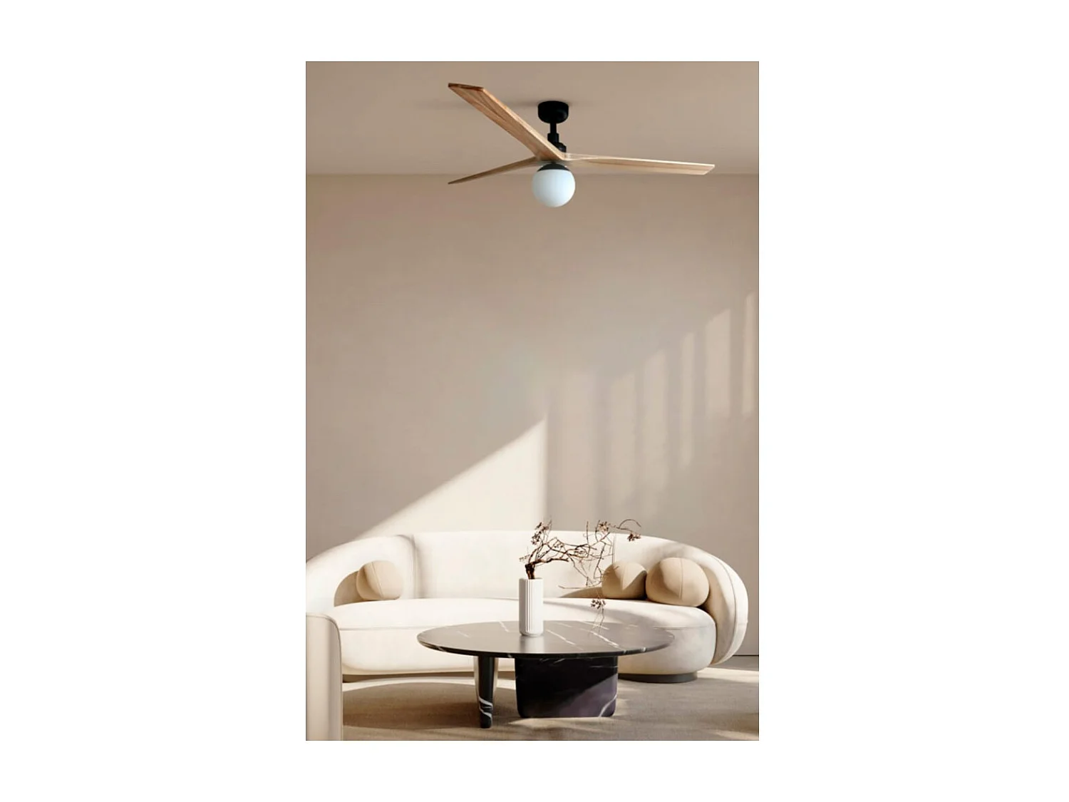KLIM L Ventilateur avec éclairage, corps noir, pales en chêne clair, Faro Barcelona