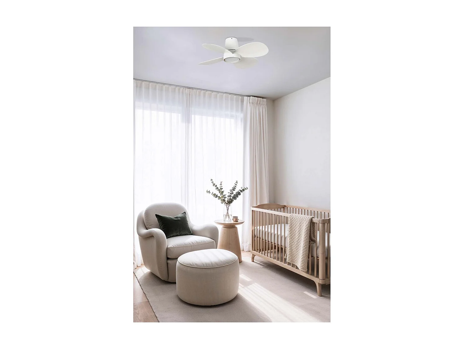 Faro Barcelona Ventilateur Klover S blanc avec éclairage LED, diamètre 80 cm, hauteur 22,3 cm
