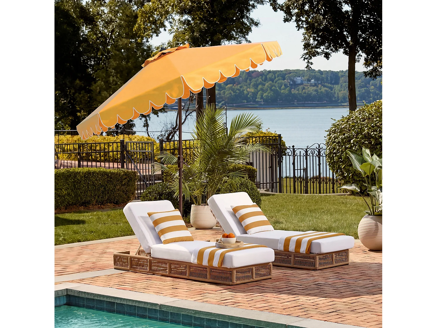 Parasol Jaune/Blanc OPEN: 256 x 256 X 251 CLOSE: 15 x 15 x 251 - Dorinda