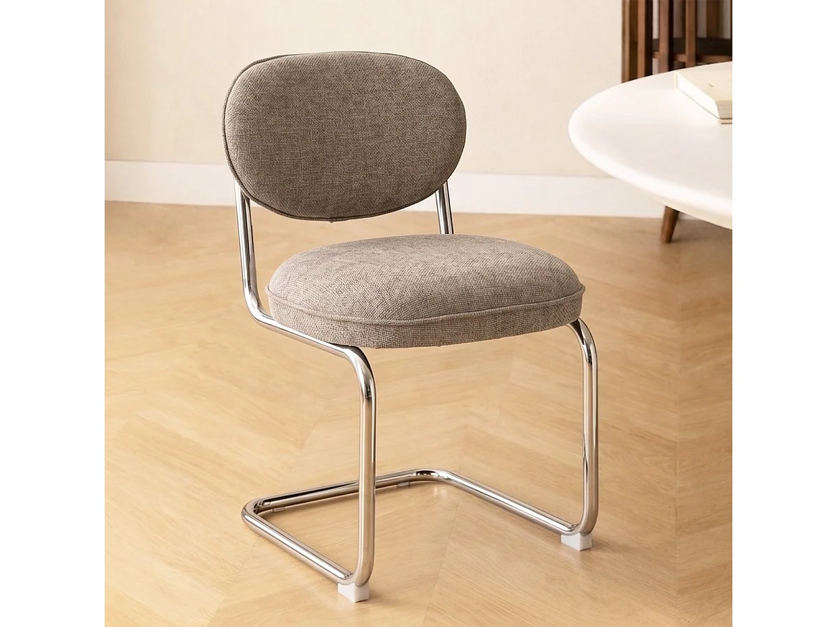 Lot de 2 chaises de salle à manger en tissu chenille taupe, piètement chromé - Lou