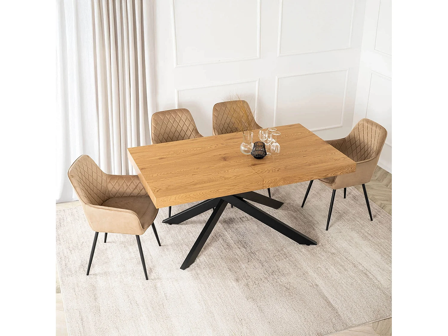 Table extensible HAMPTON de 160 à 240 cm en colrose en chêne doré avec pieds noirs