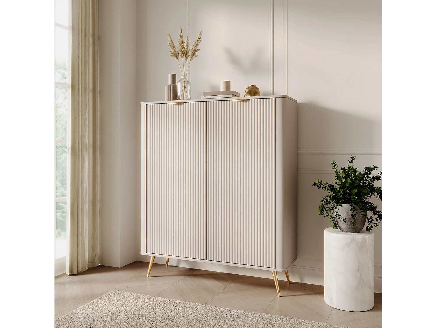 Commode Haute Flore avec Façades Cannelées et Pieds en Métal Doré - Beige et Or