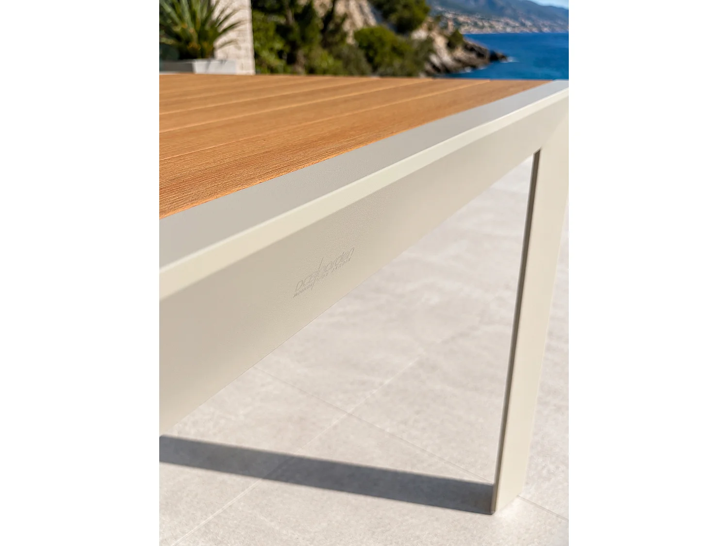Table de jardin en alu plateau polywood  aspect bois - Grège - TONGA