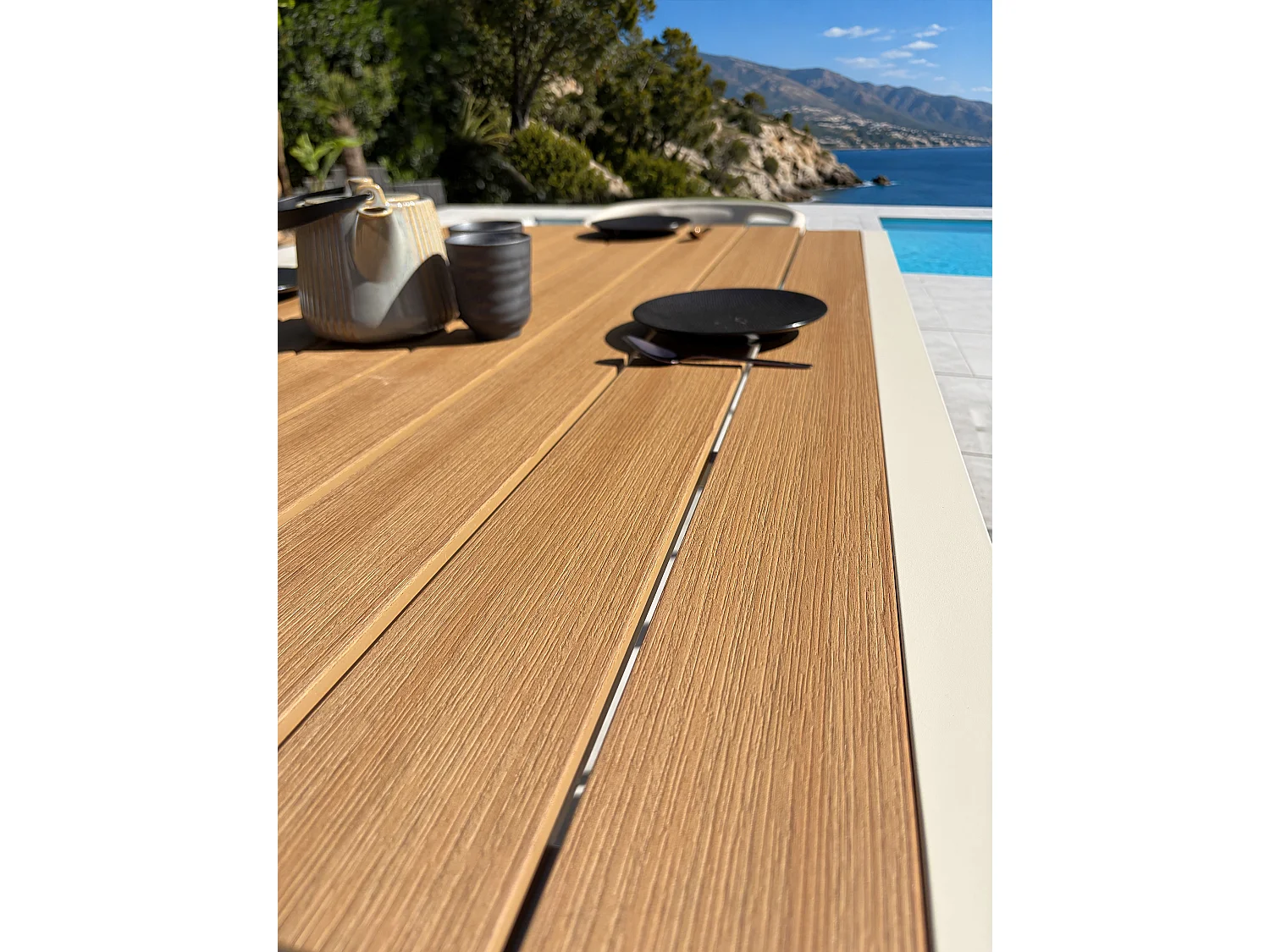 Table de jardin en alu plateau polywood  aspect bois - Grège - TONGA