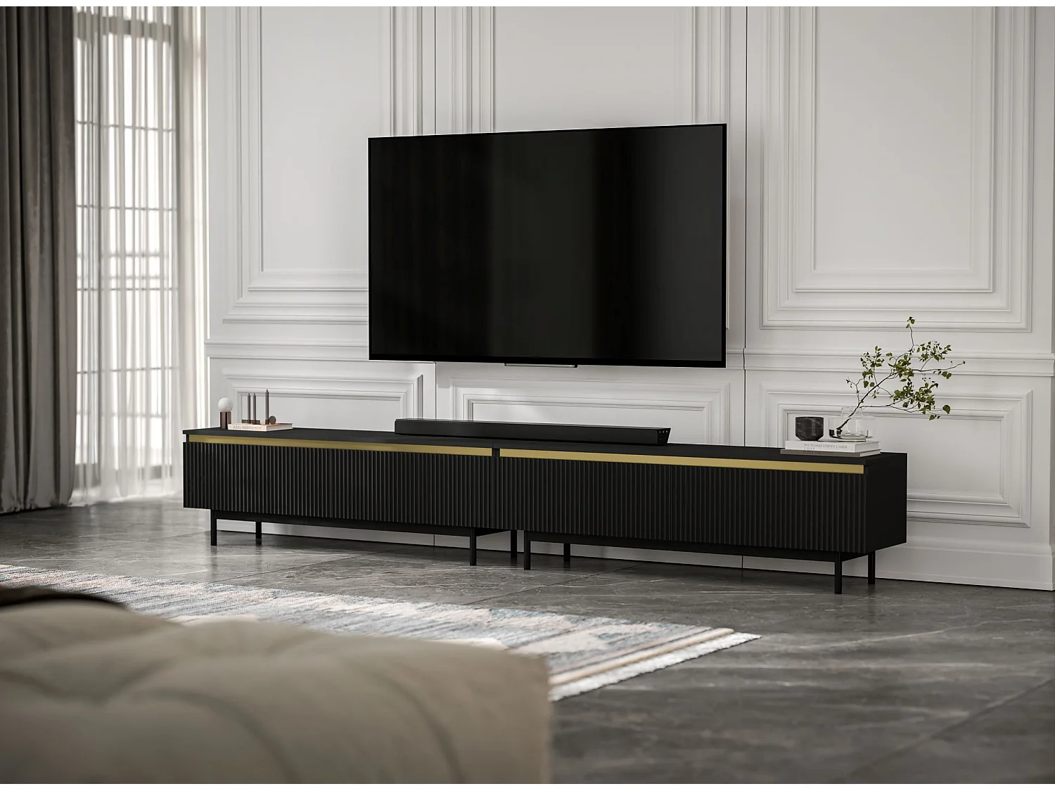 TV-Möbel mit 4 Türen – Korpus Schwarz matt, geriffelte Fronten Schwarz matt – 280 cm, schwarzer Metallrahmen