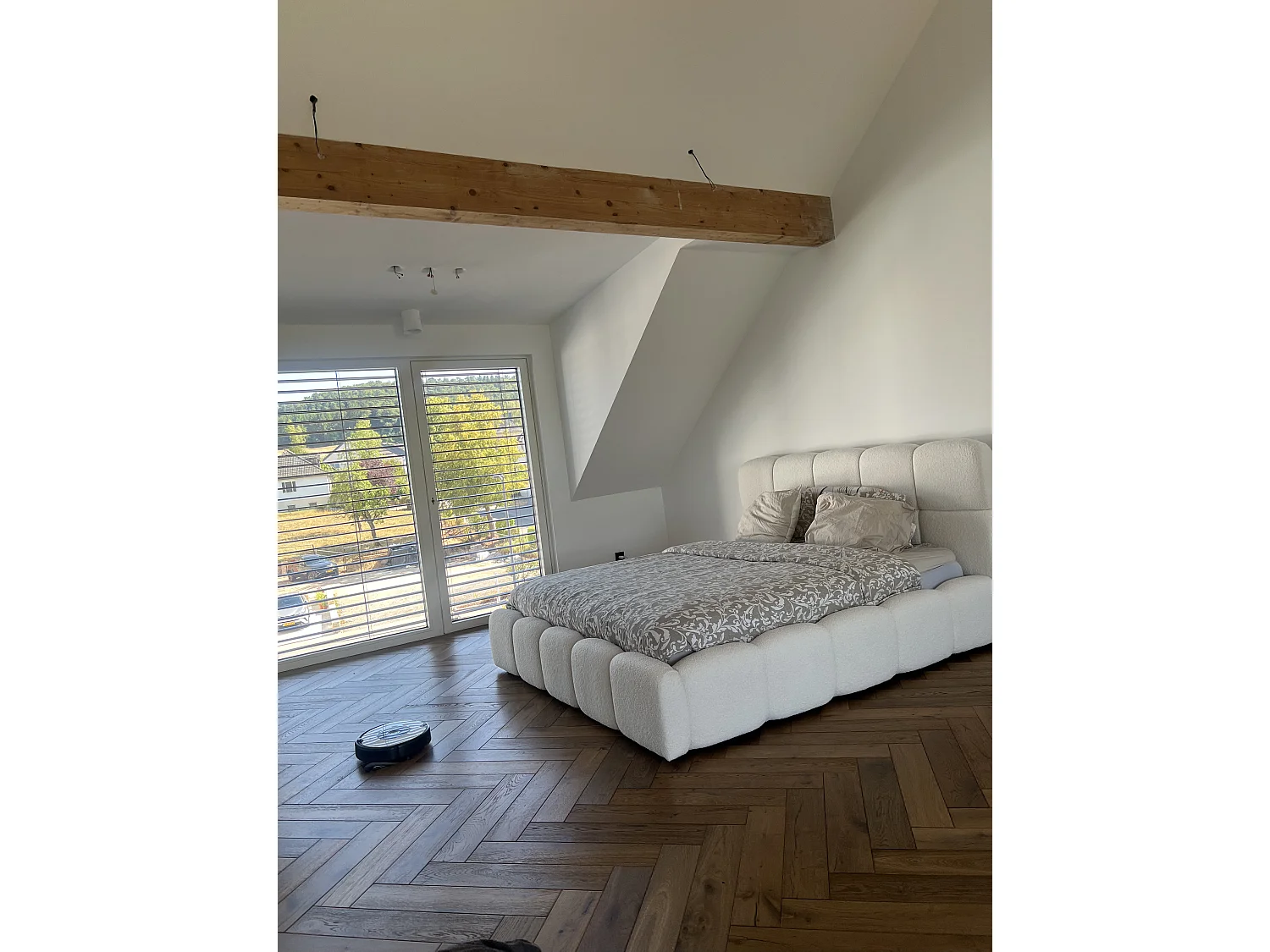 Lit rembourré 200x200 cm Lucca - lit coffre, bouclé, sommier - Crème (Lambi 1)