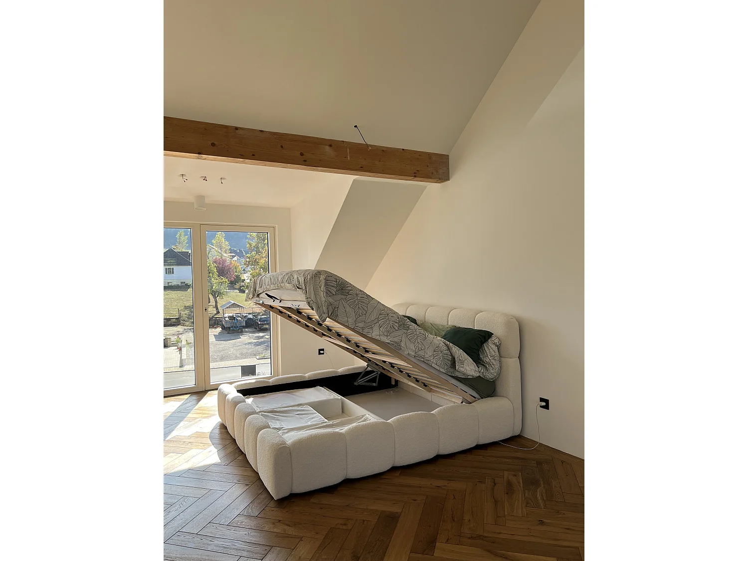 Lit rembourré 180x200 cm Lucca - lit coffre, bouclé, sommier - Crème (Lambi 1)