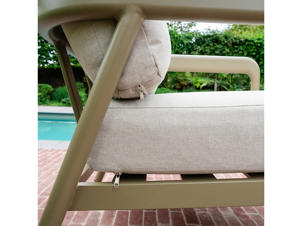 Table ronde de jardin en acier Terracotta PALOMA