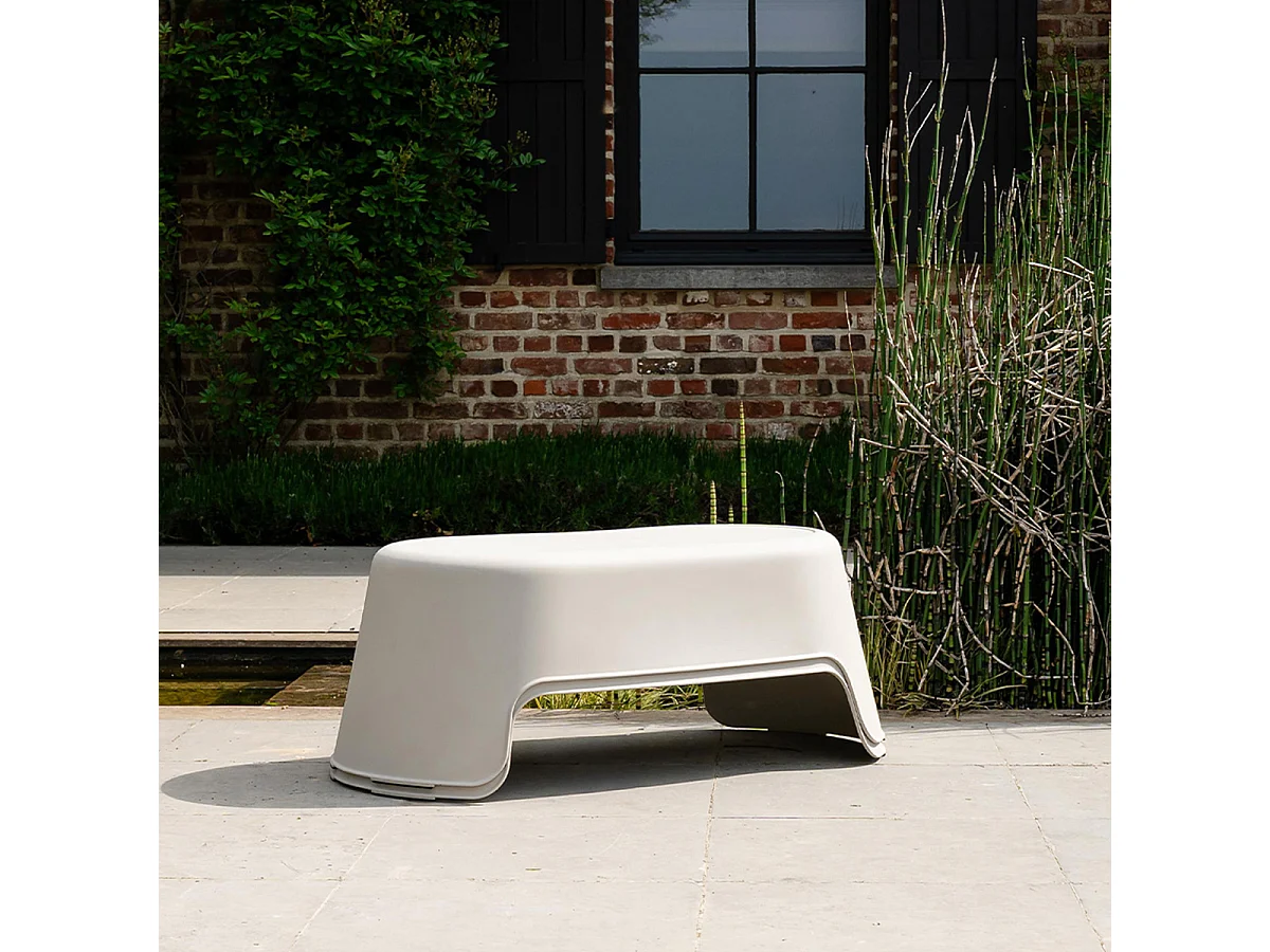 Table basse de jardin en résine beige BARBARA