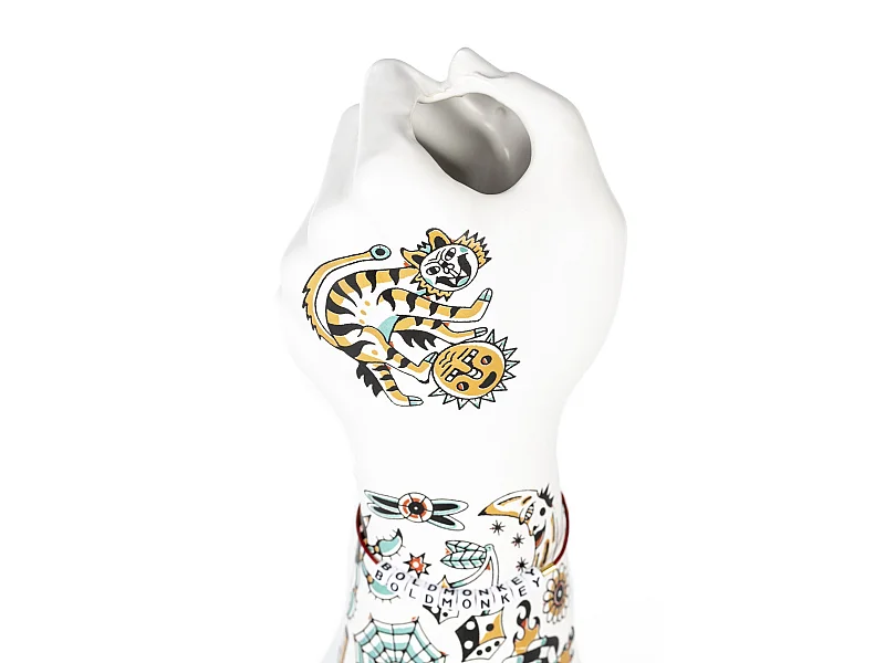 Vase design main levée tatouée - Matters
