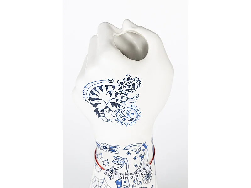 Vase design main levée tatouée - Matters