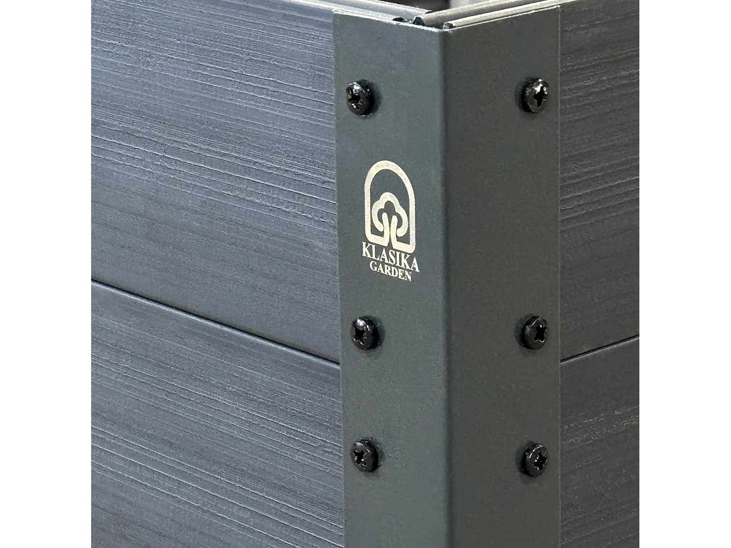 Erhöhter GPPS KLASIKA Woodlook Pflanzkübel, Anthrazit 150x75x30, UV-beständig, Recycelbar, Hergestellt in Litauen