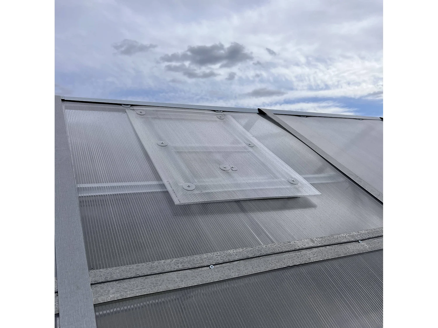KLASIKA DROP Gewächshaus Dachfenster mit automatischem Öffner und Polycarbonat-Beschichtung