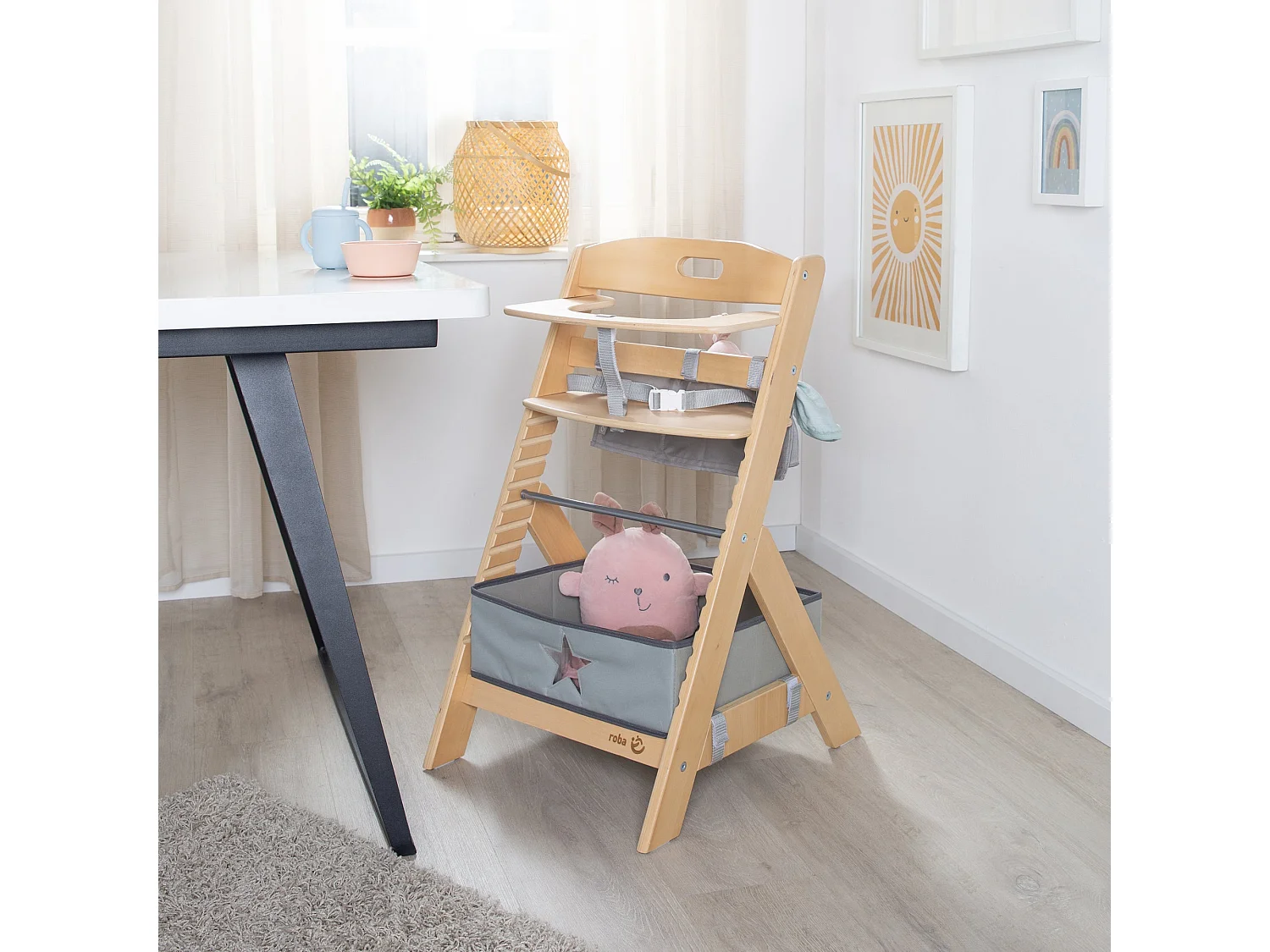Silla alta para bebé roba Liv Up con altura ajustable, madera certificada FSC y set organizador