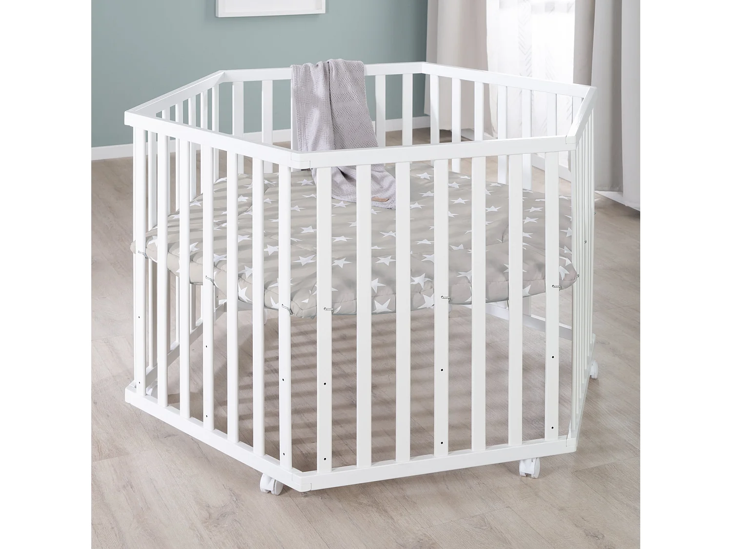Parque de juegos de madera de 6 lados Little Stars con altura ajustable y ruedas