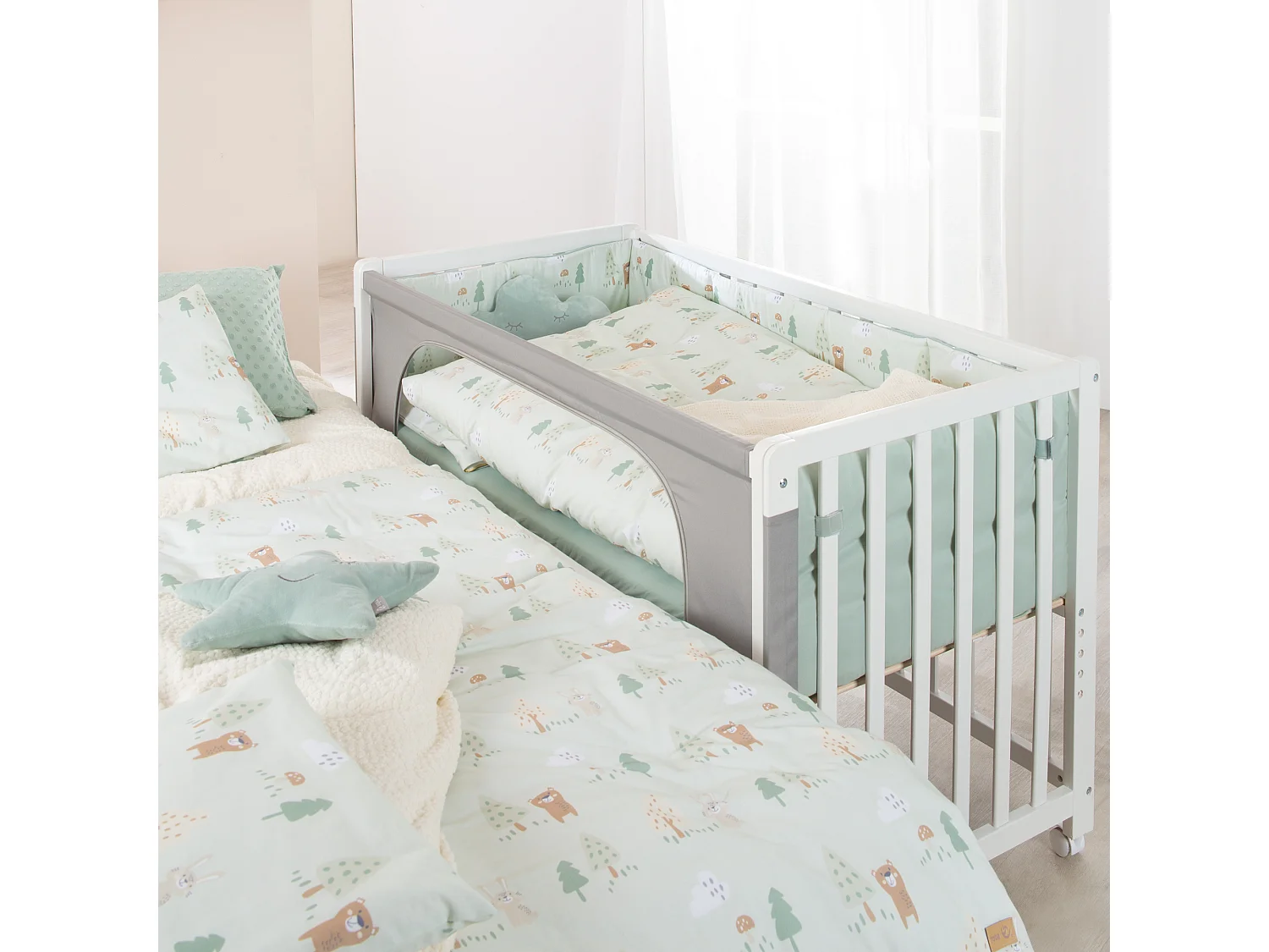 roba Room Bed Woodland Buddies - Lit Bébé Polyvalent en Bois avec Hauteur Ajustable et Design Mignon