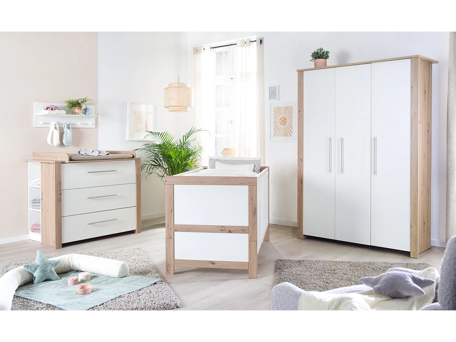 Ensemble de chambre de bébé 'Ira' 3 pièces avec décoration blanche et en bois 'Wildeiche' - Design moderne