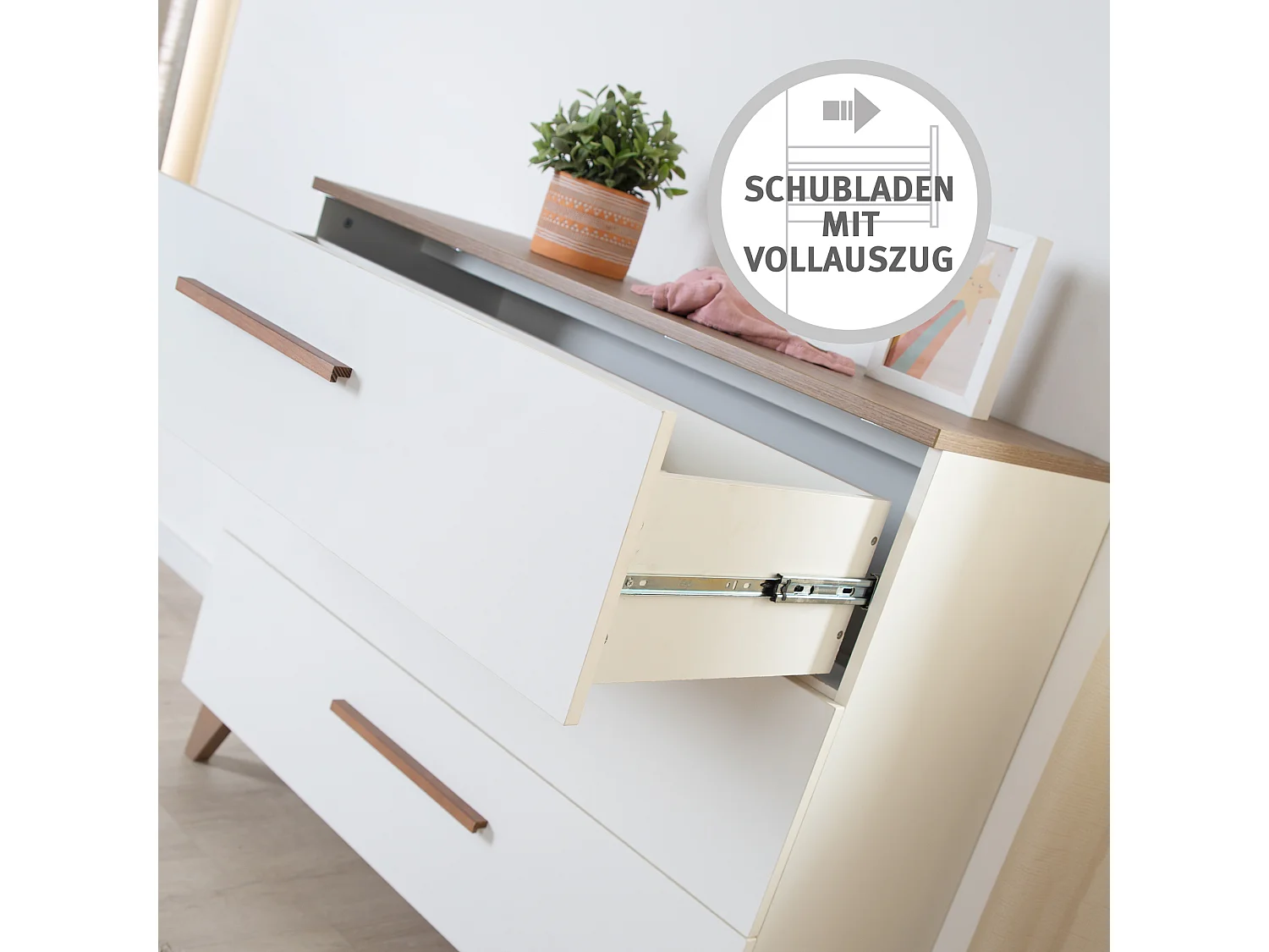 Ensemble de chambre de bébé moderne 'Lennie' 3 pièces en blanc et design chêne côtier