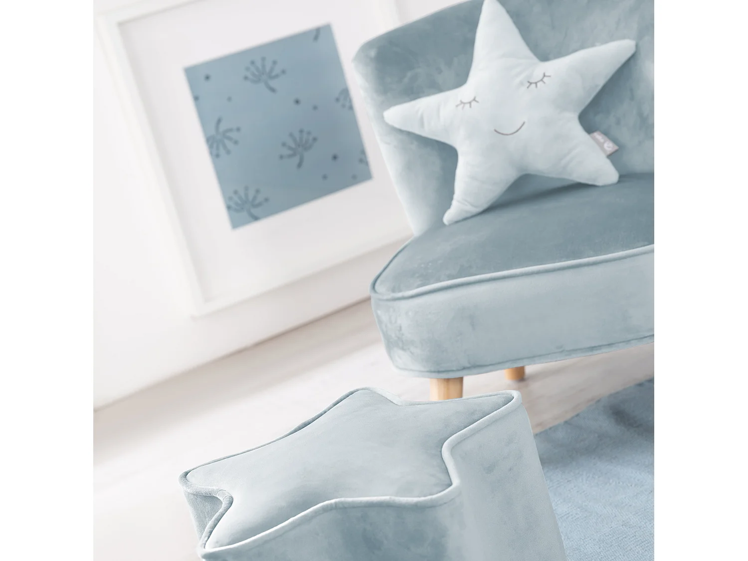Ensemble Canapé Roba Lil avec Canapé Enfant, Tabouret et Coussin en Bleu Ciel - Look Rétro, Tissu Velours