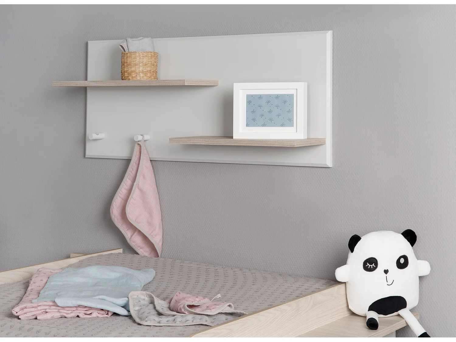 Estante de Pared Roba Helene con 2 Estantes para Artículos Esenciales de Cambio de Bebé y Elementos Decorativos - Luna Elm Gris Claro