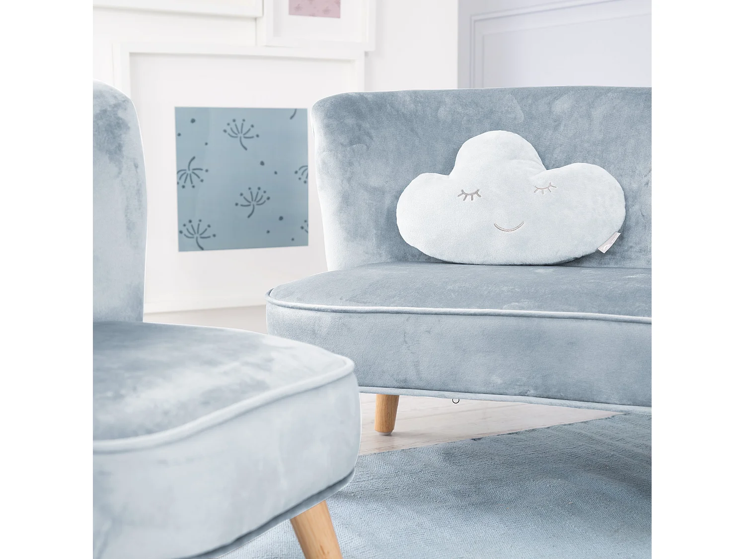 Ensemble Canapé Roba Lil avec Canapé, Fauteuil & Coussin en Forme de Nuage - Couleur Bleu/Ciel, Look Rétro, Velours, Pieds en Bois Solides