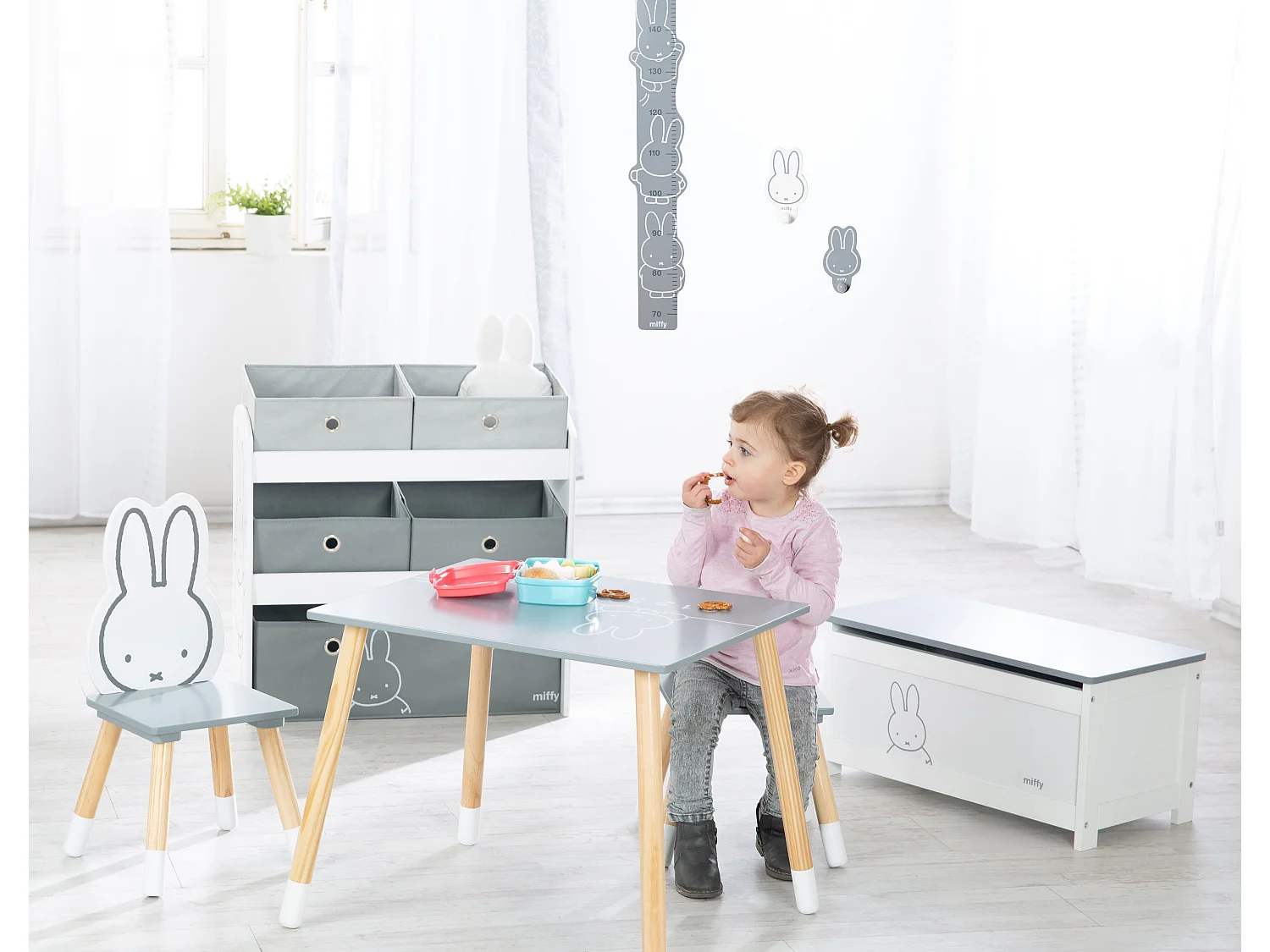 Estantería infantil Miffy® con 5 cajas de tela - Gris