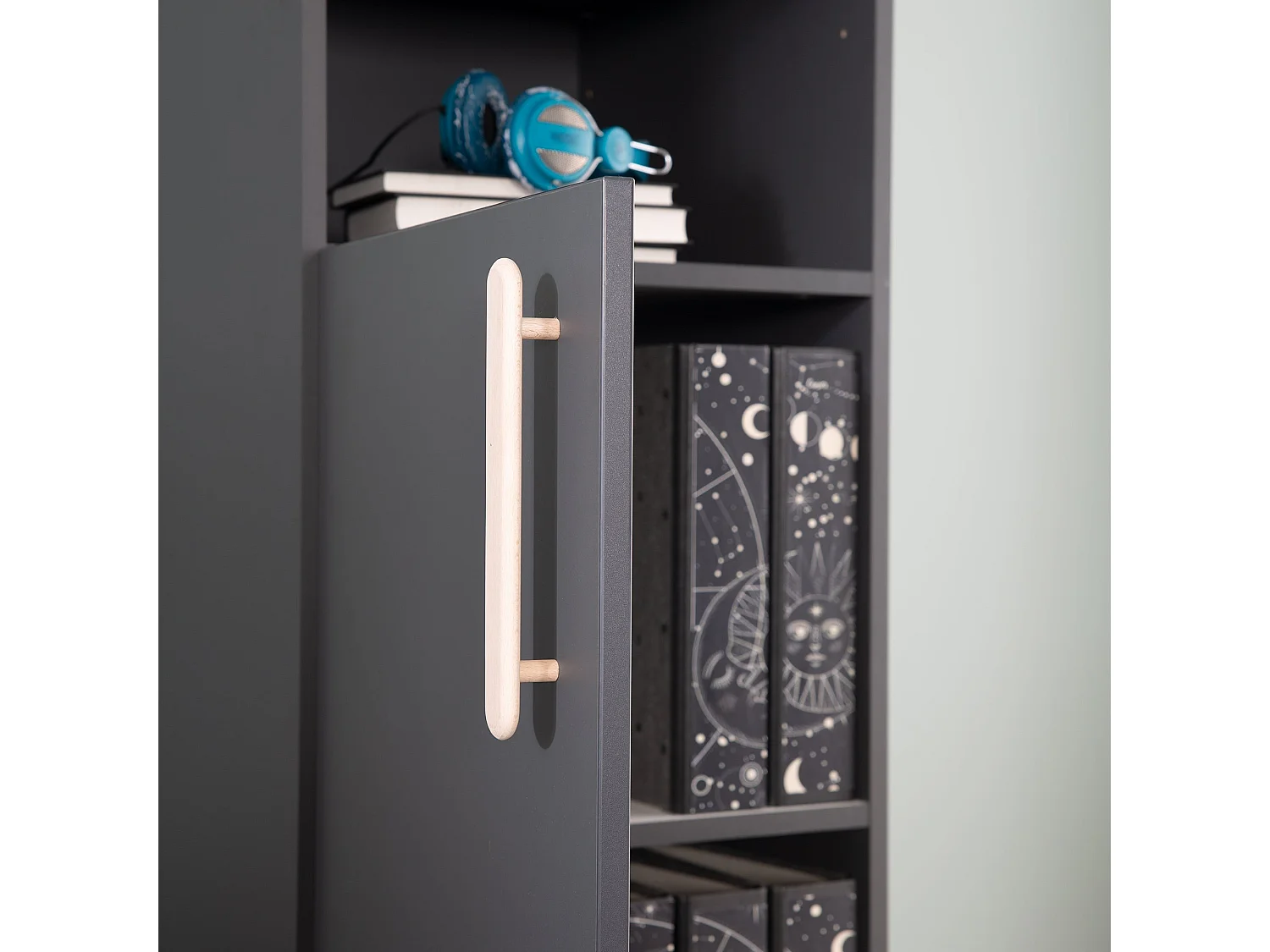 Étagère enfant Jara avec finition gris anthracite et éléments en bois de hêtre