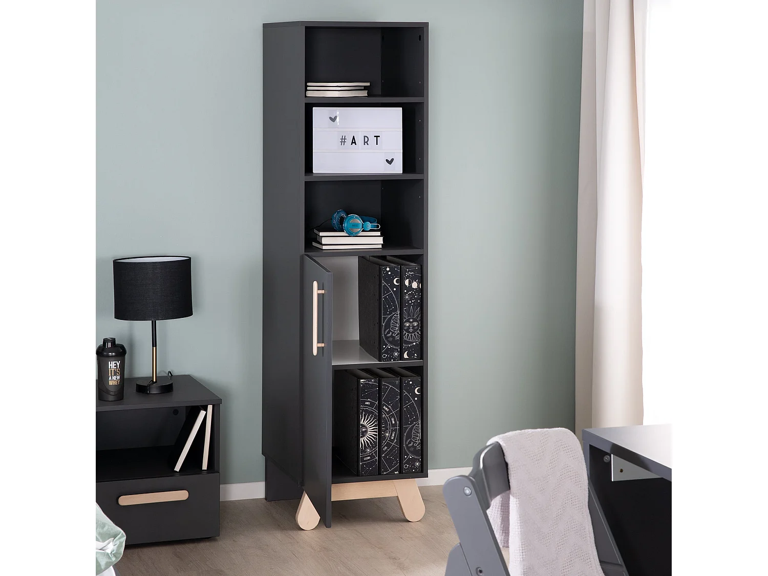 Étagère enfant Jara avec finition gris anthracite et éléments en bois de hêtre