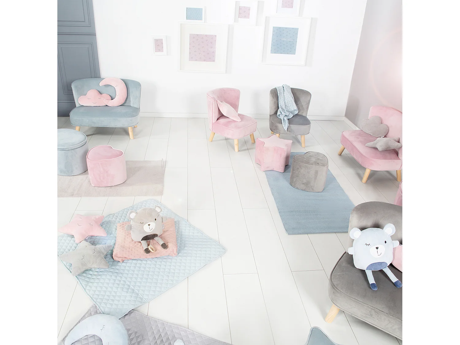 Sillón infantil Roba con patas de madera en terciopelo gris | Colección Lil Sofa