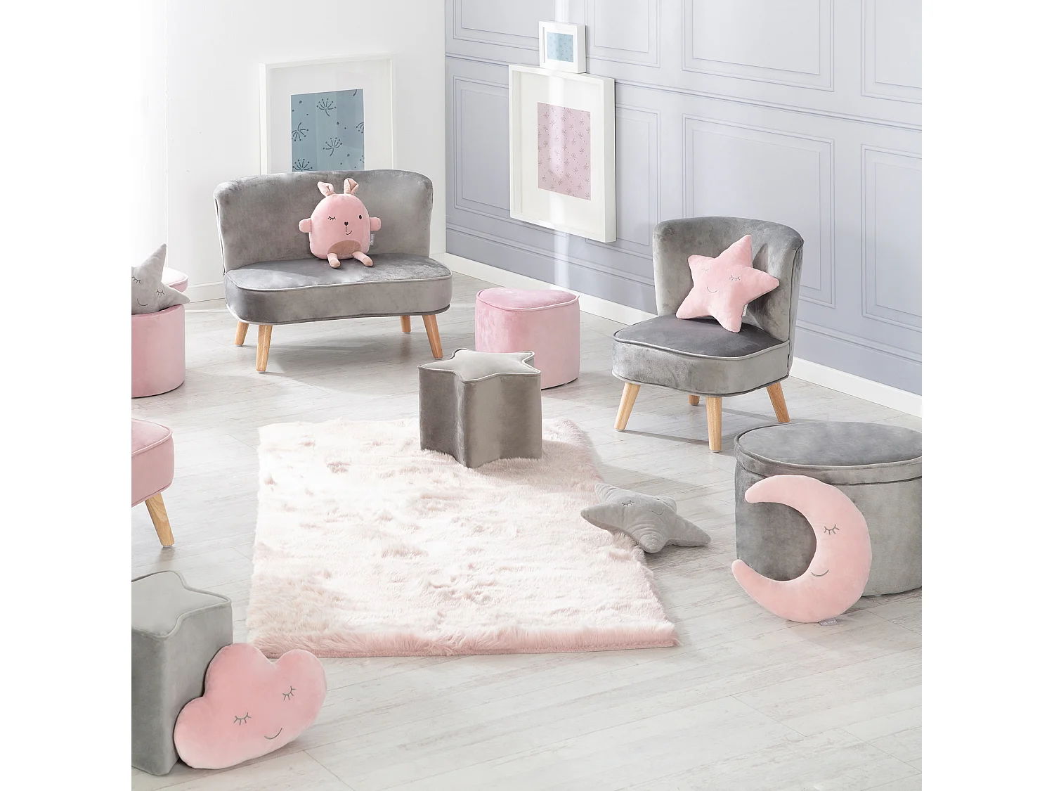 Sillón infantil Roba con patas de madera en terciopelo gris | Colección Lil Sofa