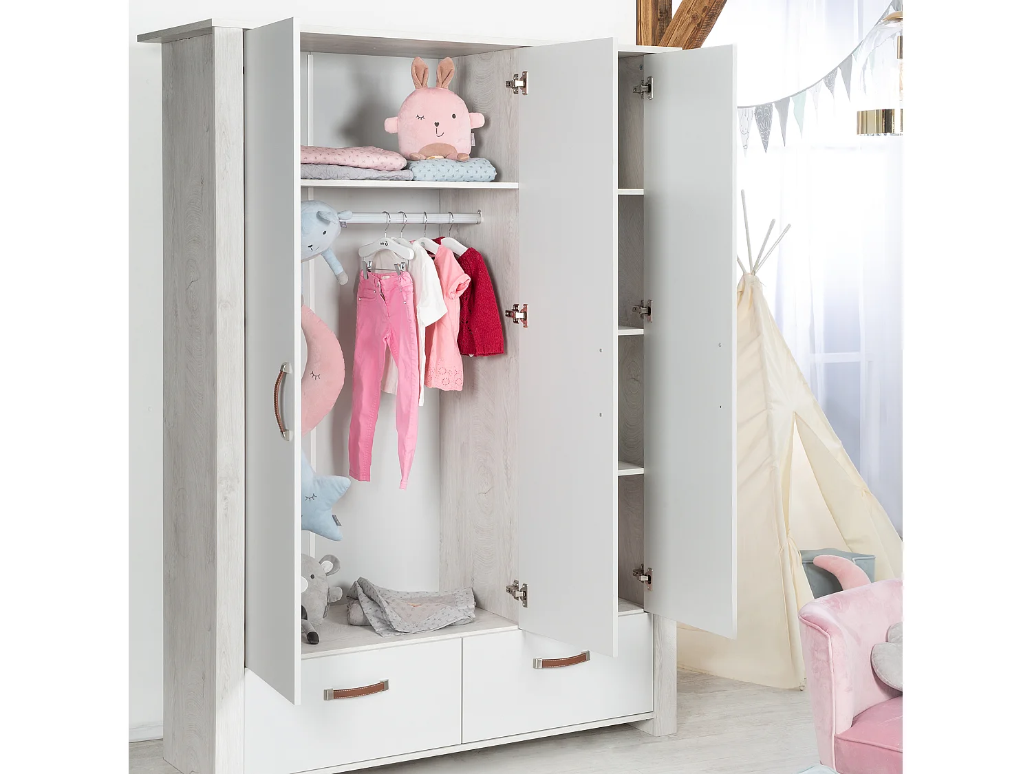 Armoire pour enfants à 3 portes Roba Mila avec technologie de fermeture en douceur et design moderne