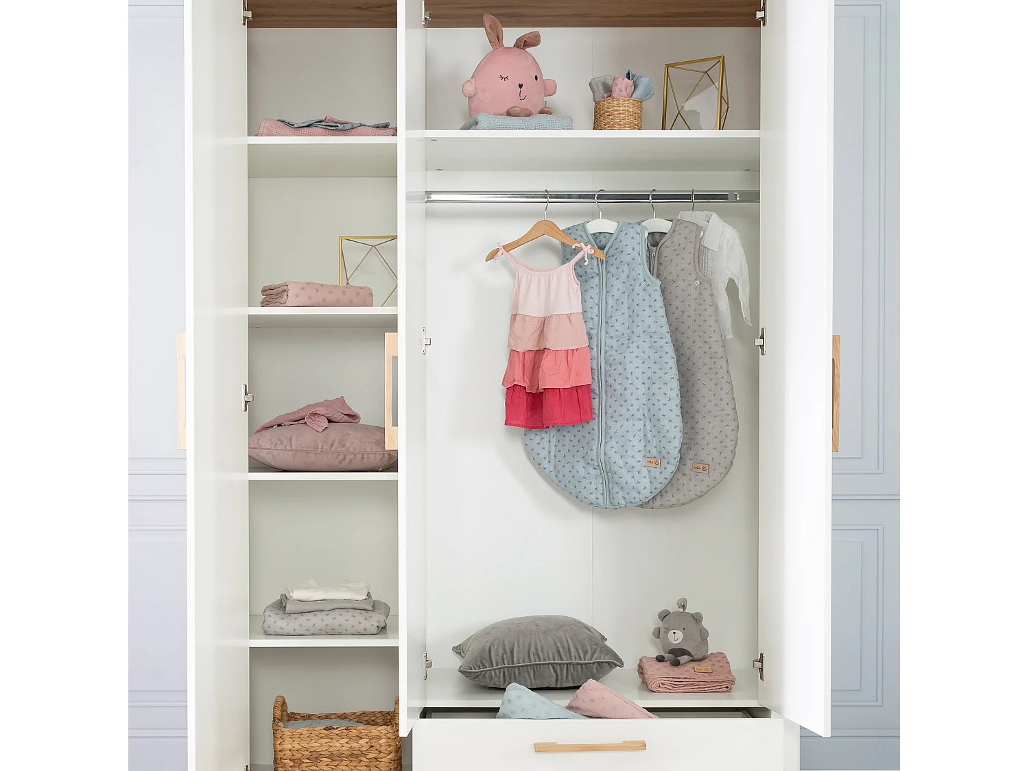 Roba Armario Infantil de 3 Puertas Ava Blanco con Decoración de Roble Artesanal