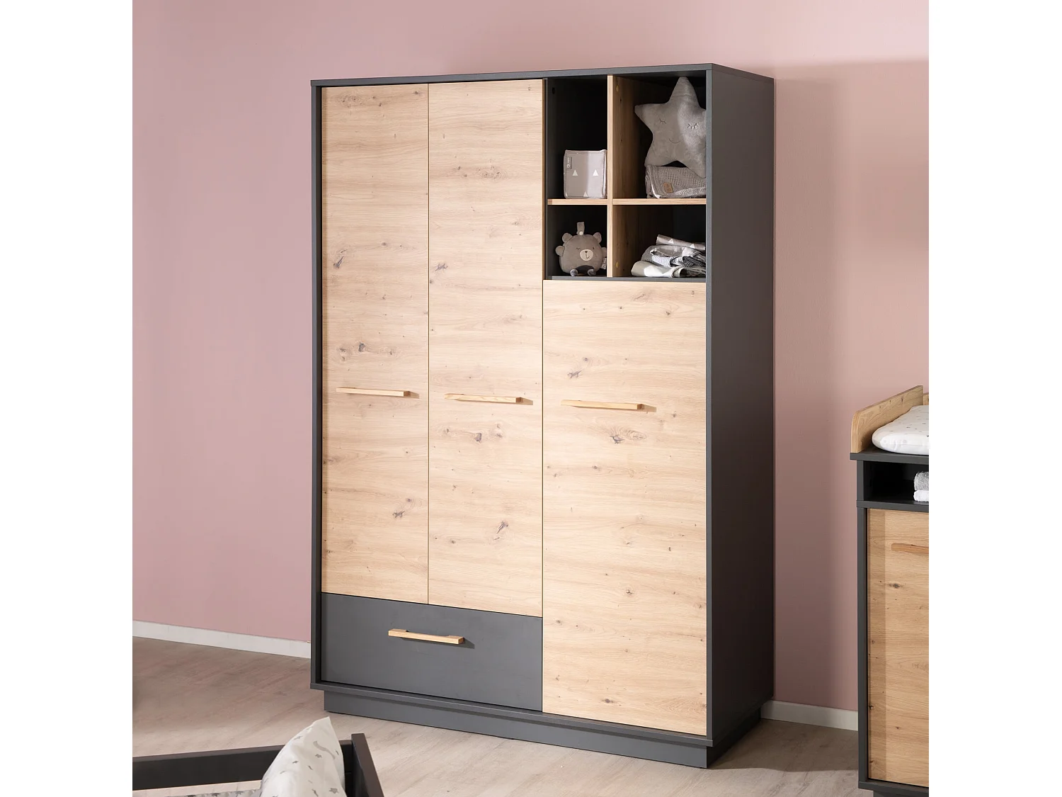 Armoire bébé et enfant à 3 portes Roba Lenn en anthracite avec portes en chêne Artisan