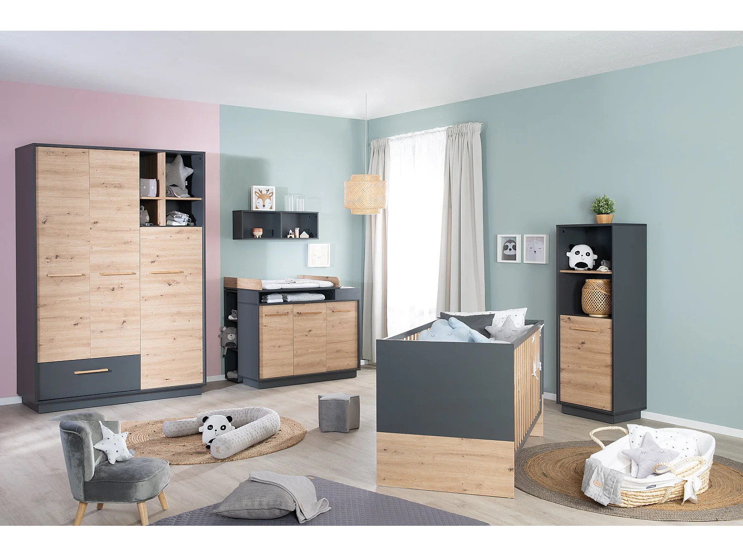 Armoire bébé et enfant à 3 portes Roba Lenn en anthracite avec portes en chêne Artisan