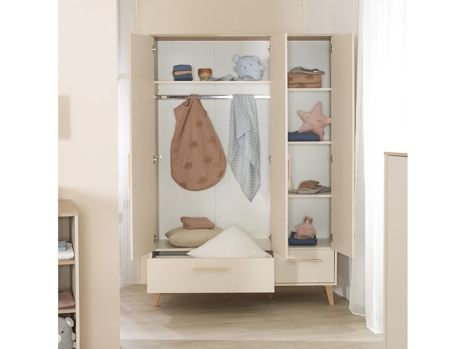 Armario para bebé de 3 puertas Jil Virginia Chestnut & Cashmere